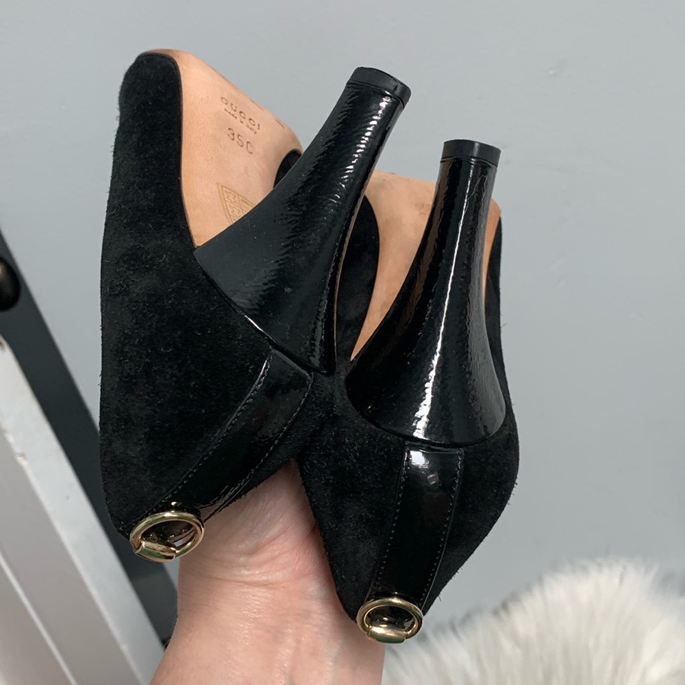 Authentic Gucci black suede pumps with gold decal - Picture 12 of 17